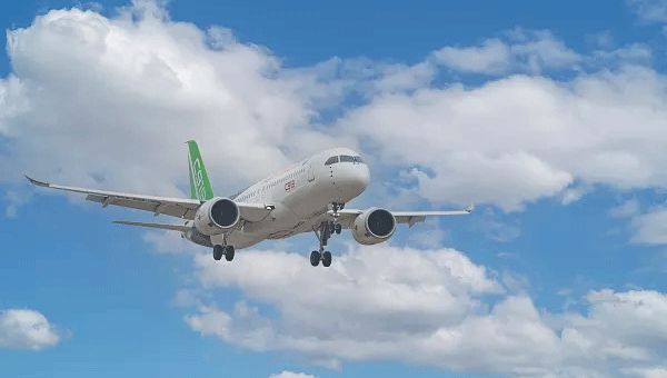 C919首飛成功,C919大飛機(jī)試飛,航空電子膠水,電子膠粘劑生產(chǎn)商.gif